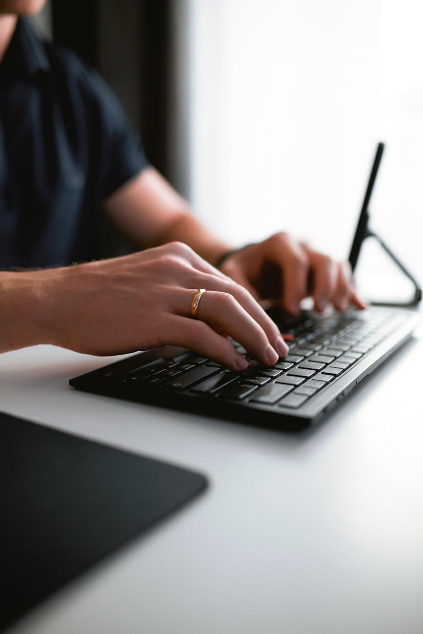 woman hands on keyboard