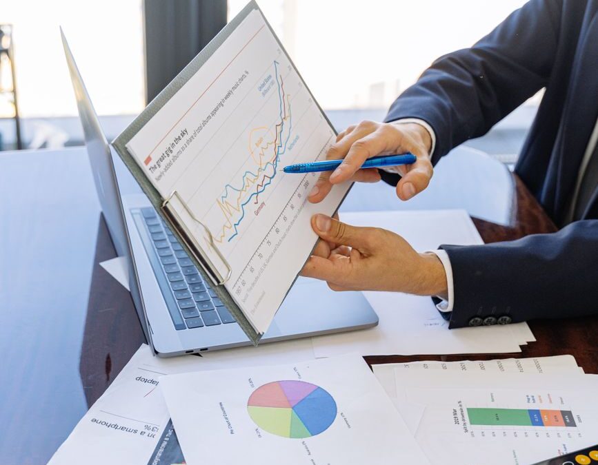 Earn Your Masters Degree in Business Overseas! Apply NOW